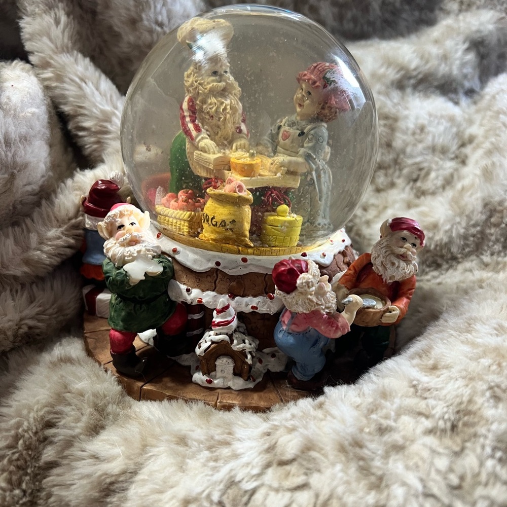 Vintage Mr. and Mrs. Clause Baking with Elves Christmas Snow Globe